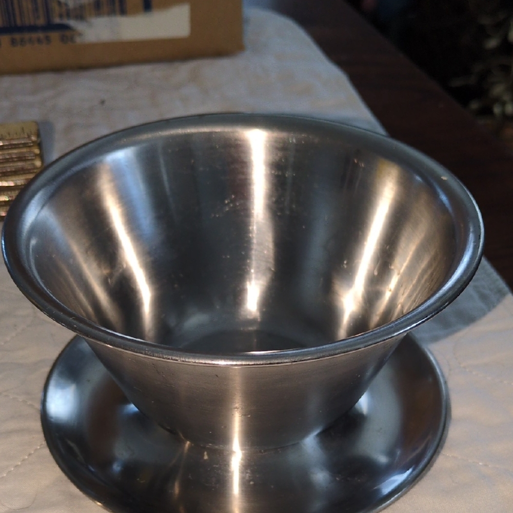 Leonard Silver company. Stainless Steel Soup Or Gravy Bowl
